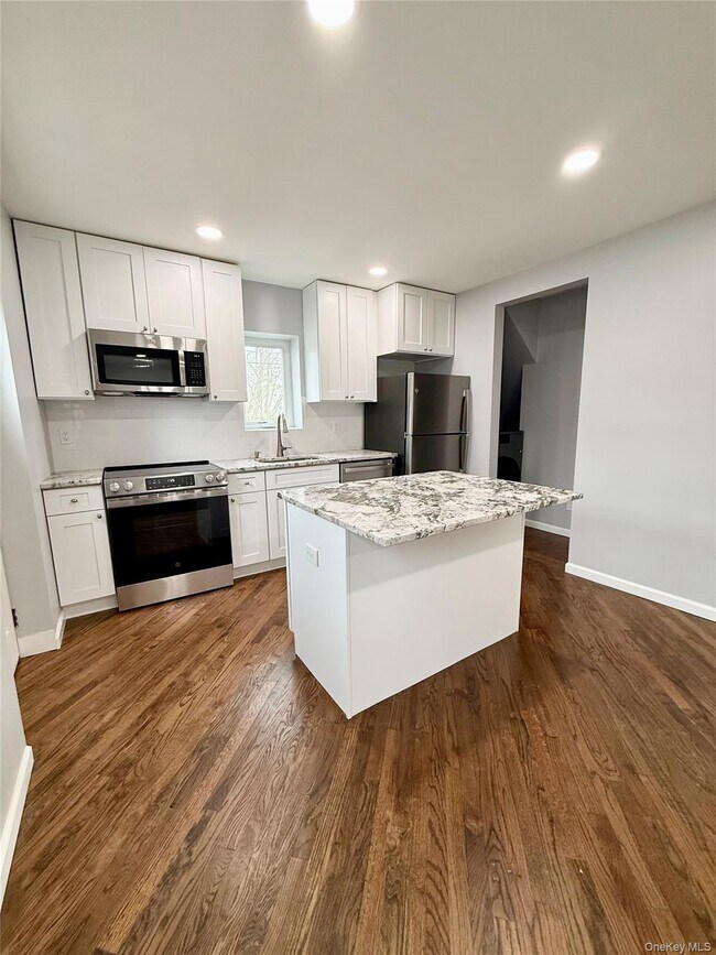 Building Photo - 19 Lee Ave