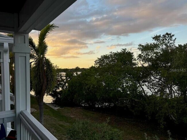 Building Photo - 251 Pompano Dr SE