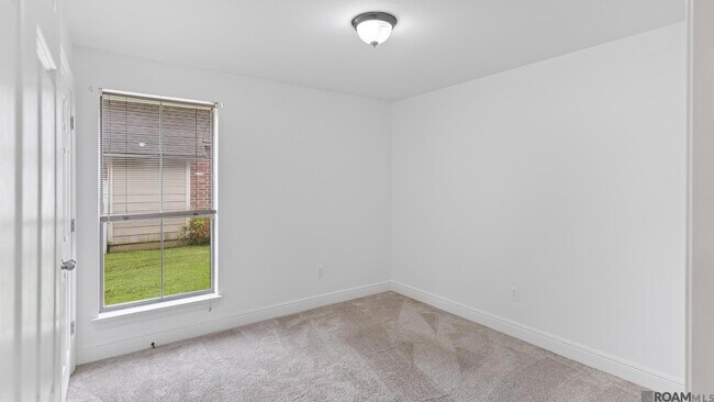 Building Photo - 12237 Spring Valley Dr