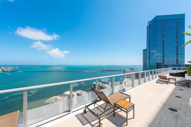 Building Photo - 1300 Brickell Bay Dr