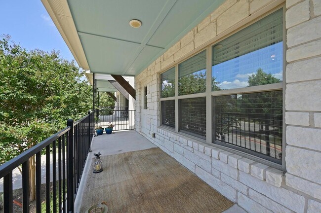 Building Photo - 205 Birch Oak Ln