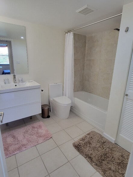 Building Photo - 701 S Madison Ave