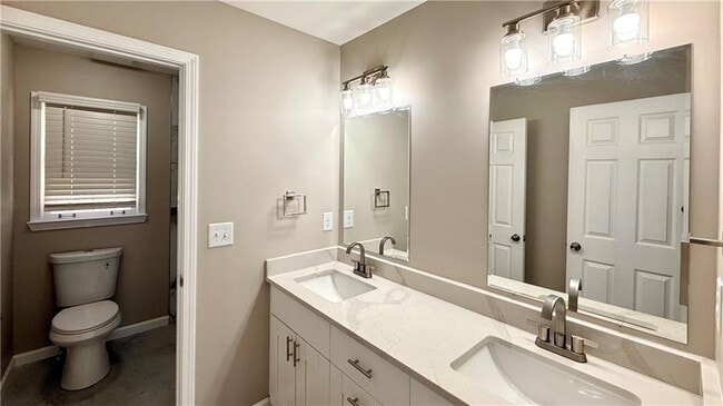 Building Photo - 1735 Ridgefield Dr
