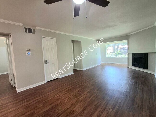 Building Photo - 5525 Canoga Ave