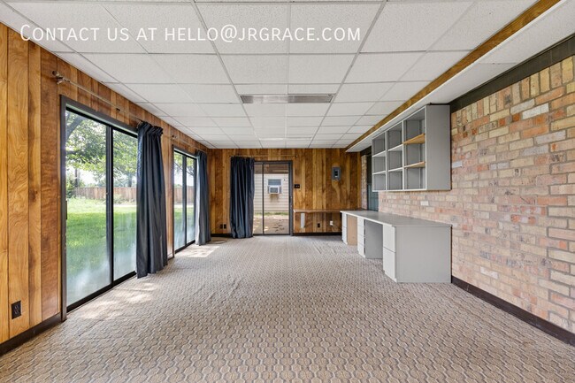 Building Photo - 429 Lindenwood Ln W