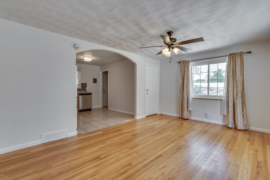 Building Photo - 1625 S Beach Ct