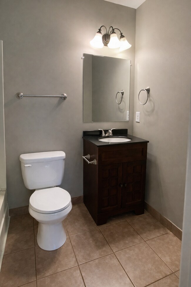 Building Photo - $1500 3 Bedroom 2 Bath Modern Brick Home!