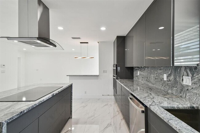 Building Photo - 8708 Thornwood Ln