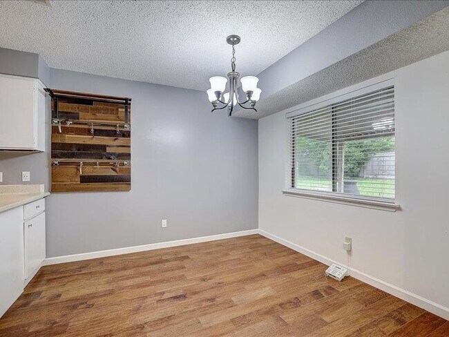 Building Photo - 10906 Meadgreen Ct
