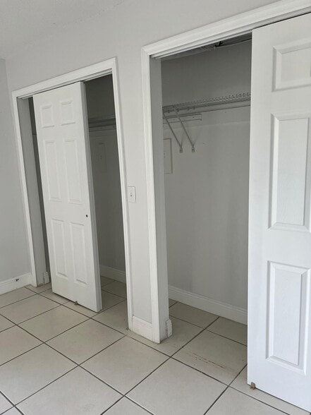 Building Photo - 9217 Tudor Dr