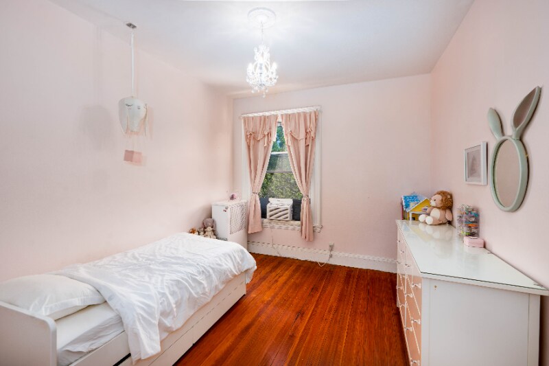 Building Photo - 1064 Beacon St