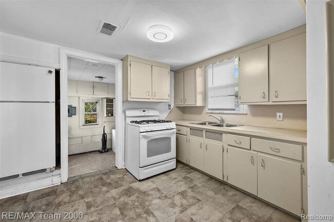 Building Photo - 6627 Mayburn St