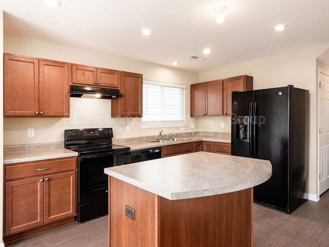 Building Photo - 7449 Sugarbark Dr