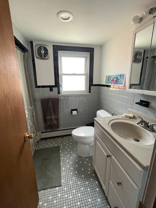 Building Photo - 17 Mapleton St