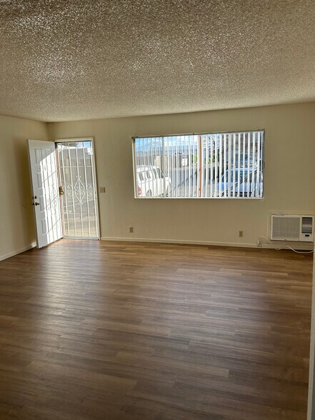 Building Photo - 335 Lake Blvd