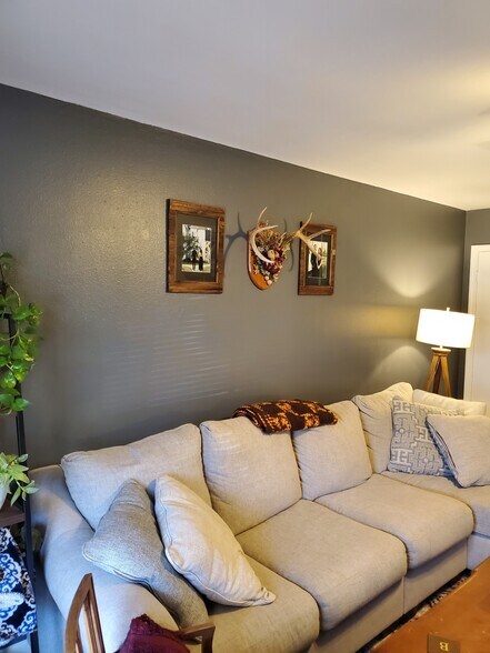 Living - 15346 Crystal Dr