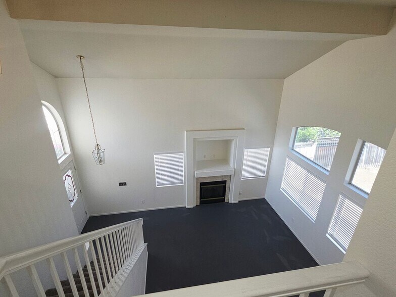 Building Photo - 33178 Regatta Dr