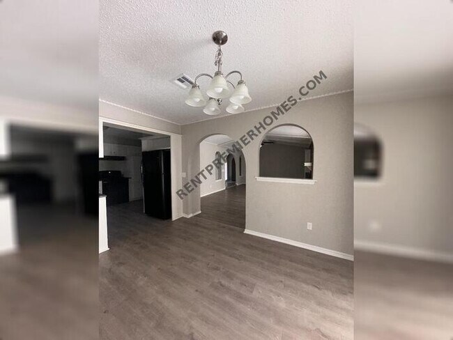 Building Photo - 2632 SW 90th Pl