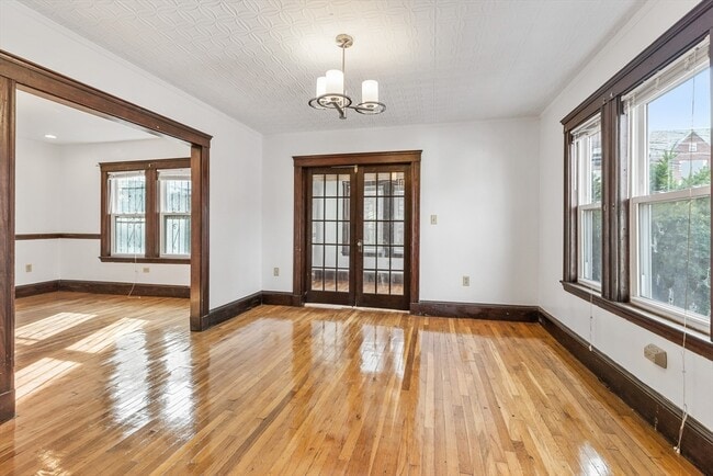 Building Photo - 28 Sunset St