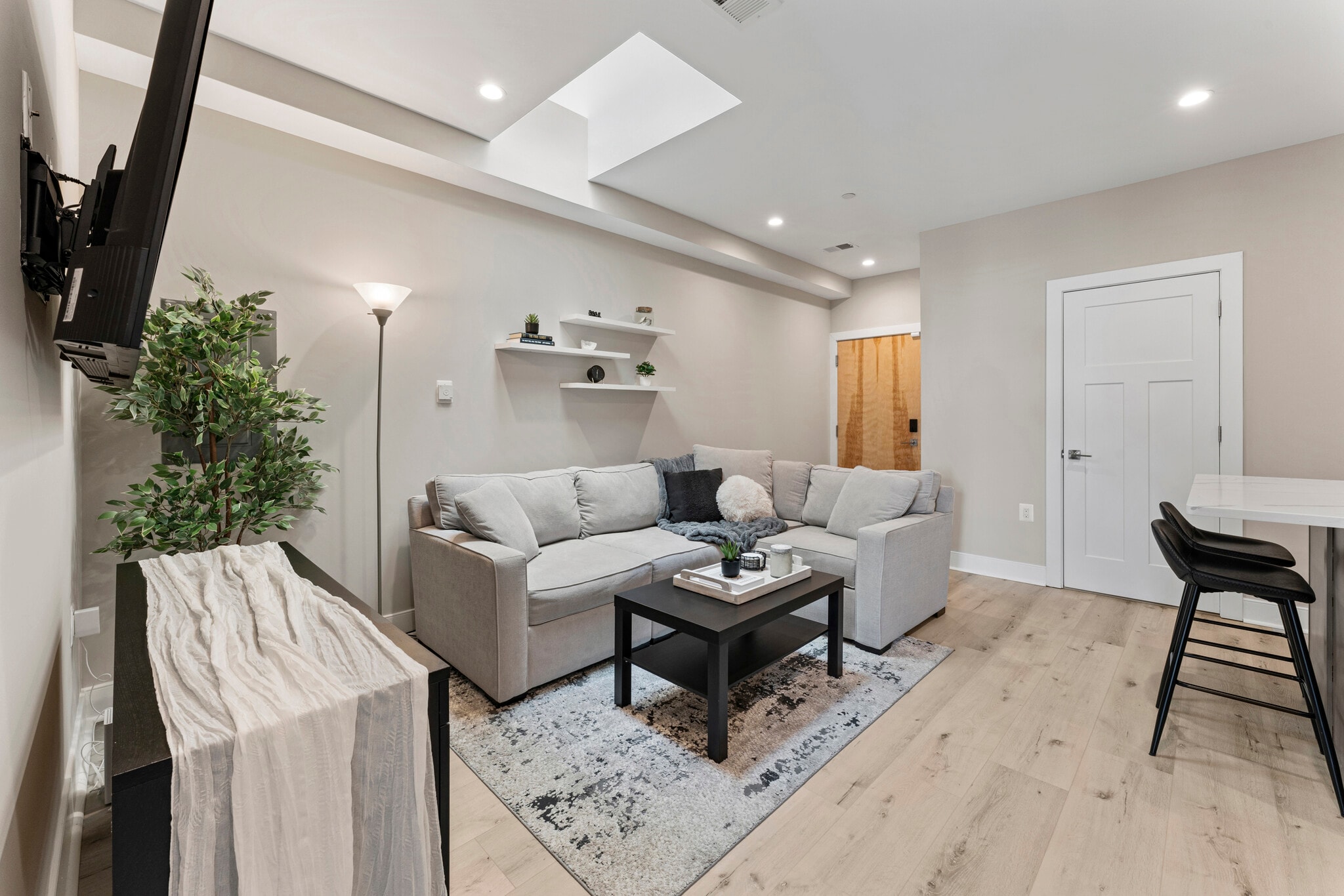 Living room - 818 Kennedy St NW