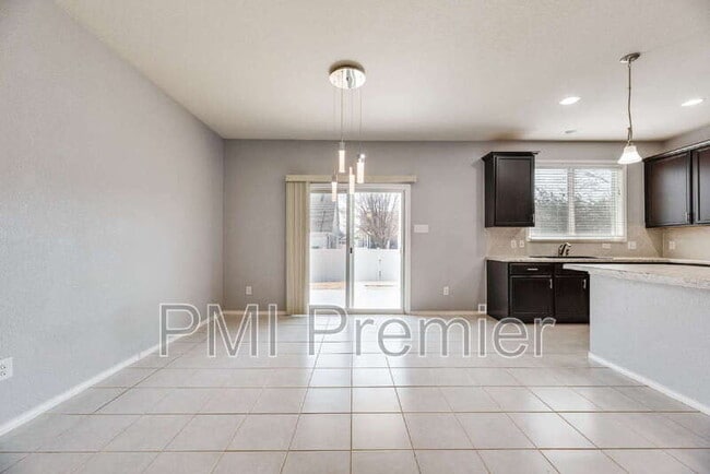 Building Photo - 9004 Blackstone Dr