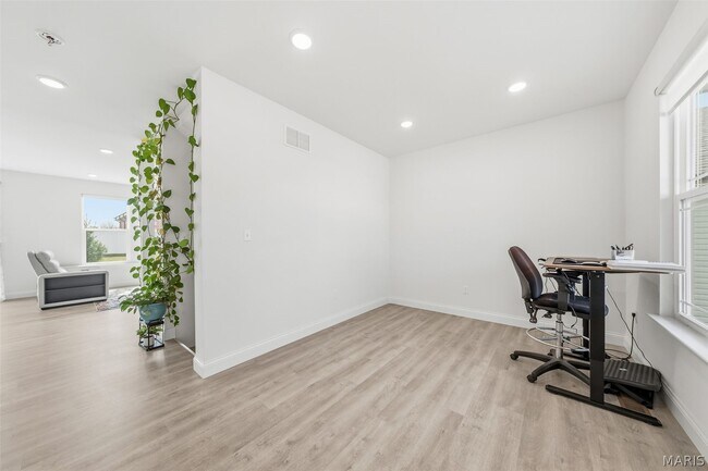 Building Photo - 106 Sommerset Ct