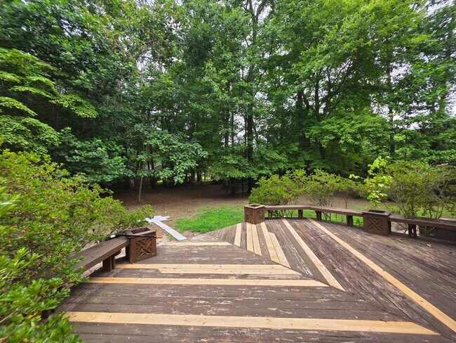 Building Photo - Cute Ranch in Yorktown Ready For New Tenants!