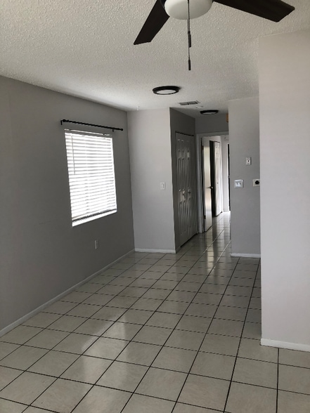 Building Photo - 713 S Daytona Ave