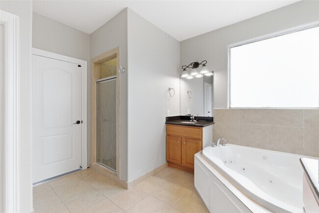 Building Photo - 408 Eichwurzel Ln