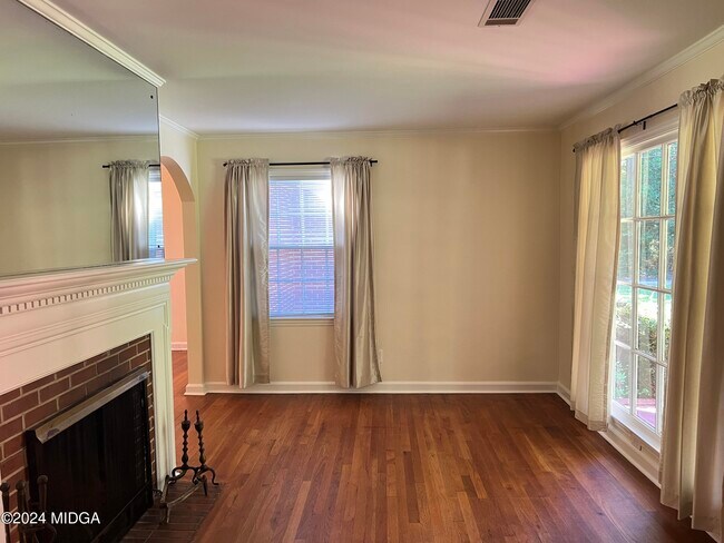 Building Photo - 110 Bragg St