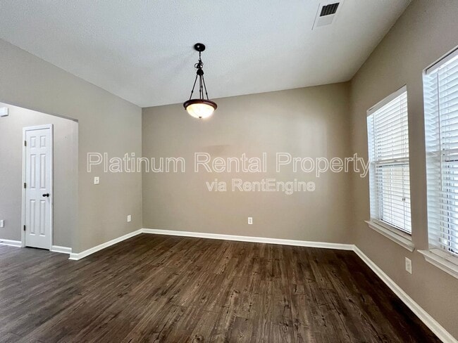 Building Photo - 4885 Robinson Square Dr