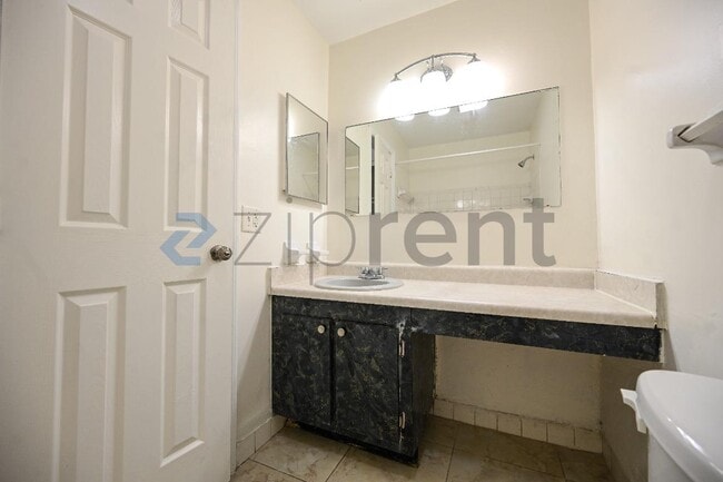 Building Photo - 6040 SW 26th St