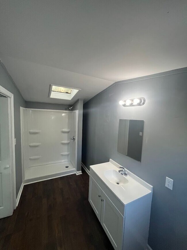 Building Photo - 5627 Hardwick Ln