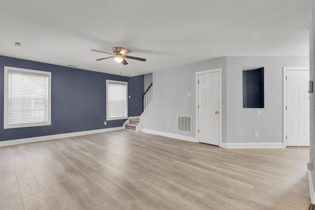 Building Photo - 109 Trinity Dr