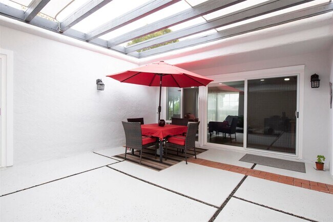 Building Photo - Turn-key 2 Bed 2 Bath retreat in Oceana 55...