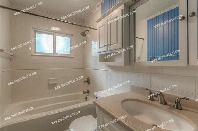 Building Photo - Adorable North Overland Park Home-Available in APRIL!!