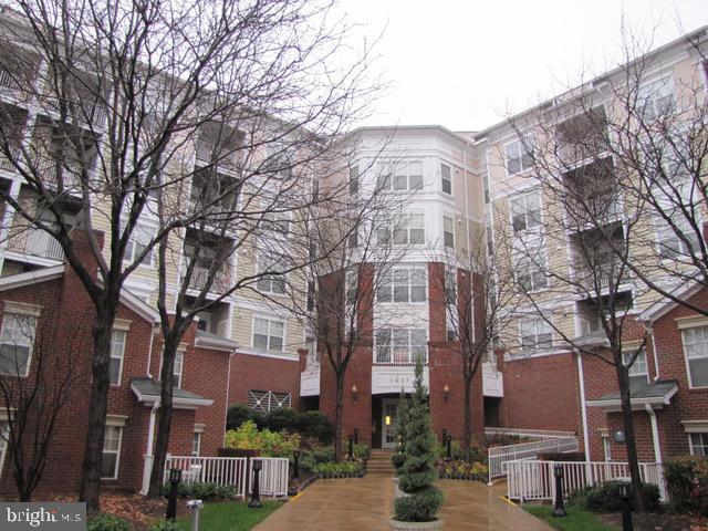 Building Photo - 1625 International Dr