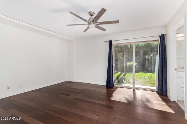 Building Photo - 9245 E Laurel Ln