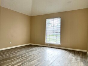 Building Photo - 21414 Park Run Dr