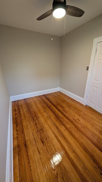 Building Photo - 54 Saxton St