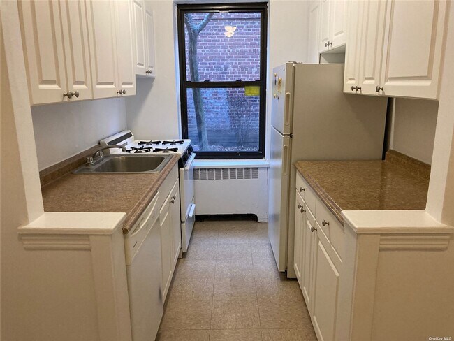 Building Photo - 46 Schenck Ave