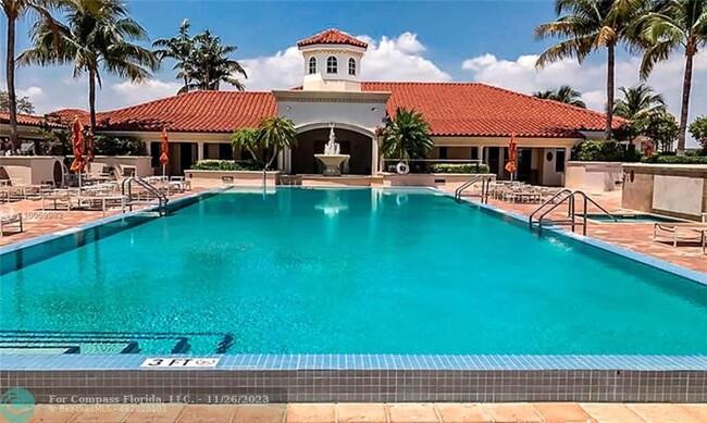 Building Photo - 20000 E Country Club Dr