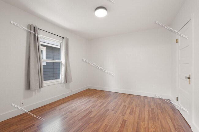 Building Photo - Pet-Friendly Portsmouth Bungalow with Fenc...