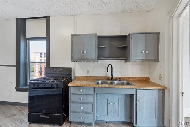 Building Photo - 319-25 N Salina St