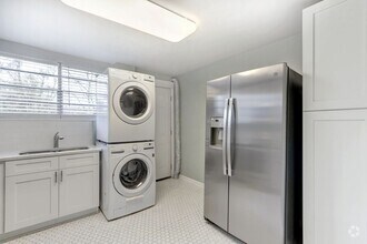 Building Photo - One block from Historic District - Renovat...