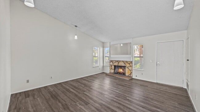Building Photo - 8469 Comet St
