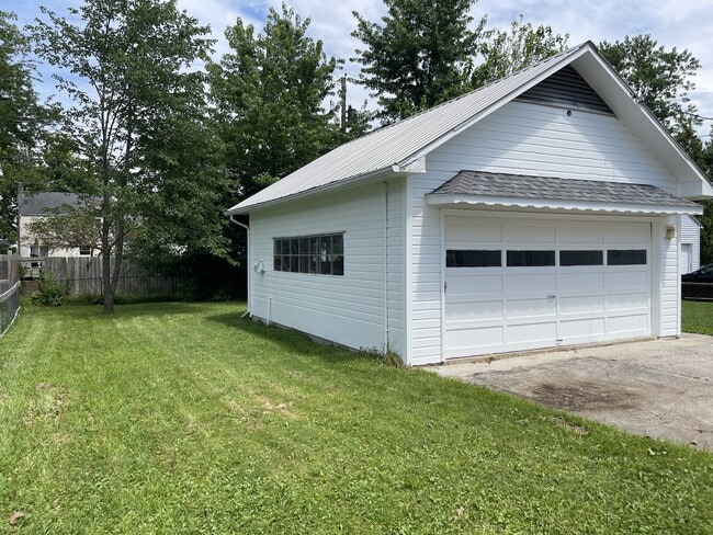 Building Photo - 1124 Hugo St