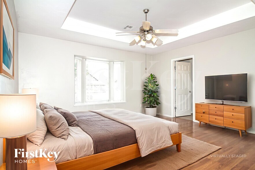 Building Photo - 9400 S Country Club Dr