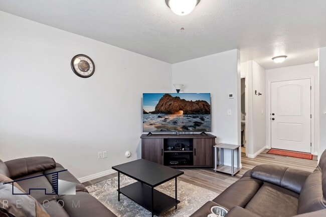 Building Photo - West Haven Utah 3 Bedroom 2.5 Bathroom Home!