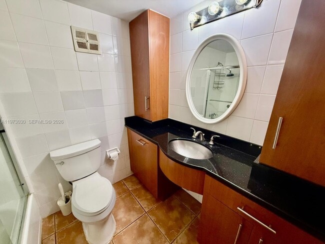 Building Photo - 2539 S Bayshore Dr